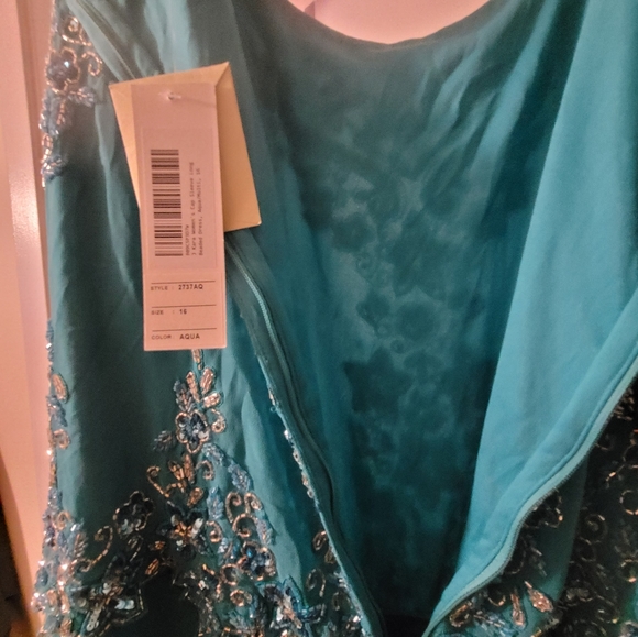 Ladies Beaded Dress - Picture 6 of 8